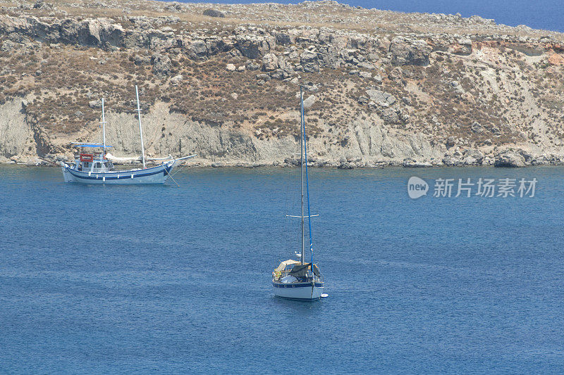 希腊罗德岛林多斯湾的游艇
