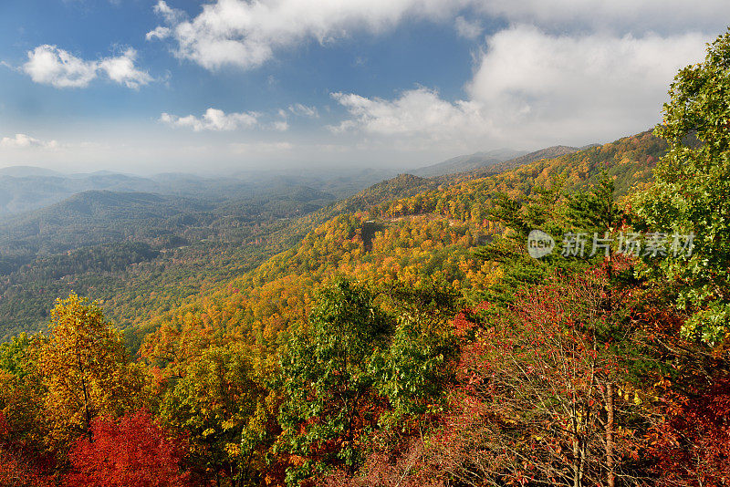 山麓公园路秋峰大烟山