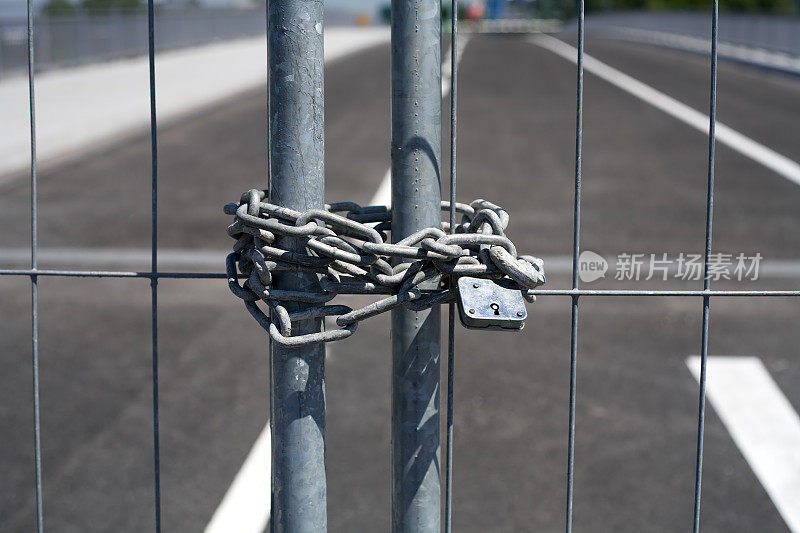 道路护栏，锁链