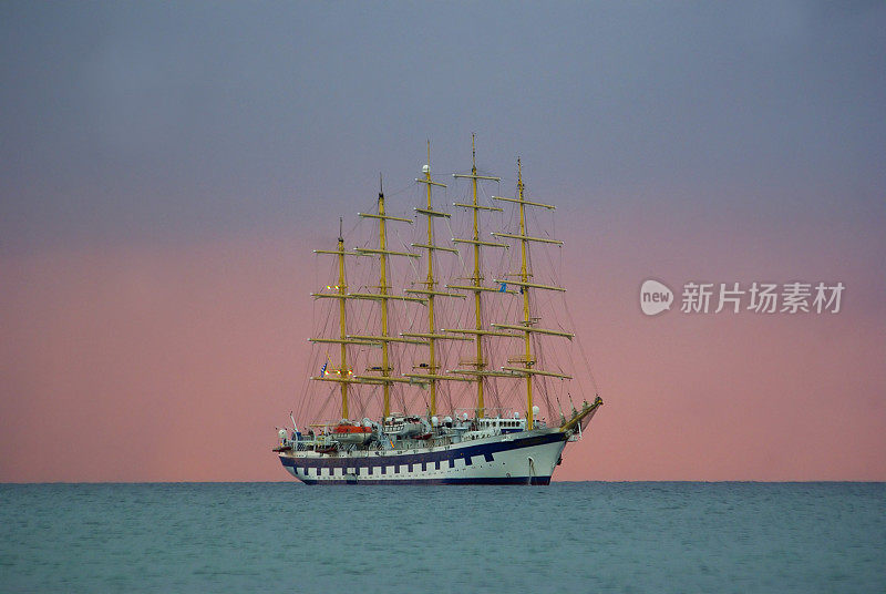 高大壮观的海洋风景