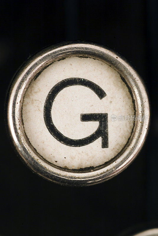 从垃圾打字机的一个完整的字母G键