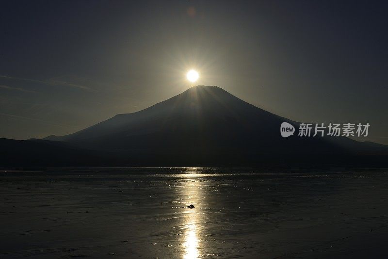 富士山钻石:日落在富士山，山中湖