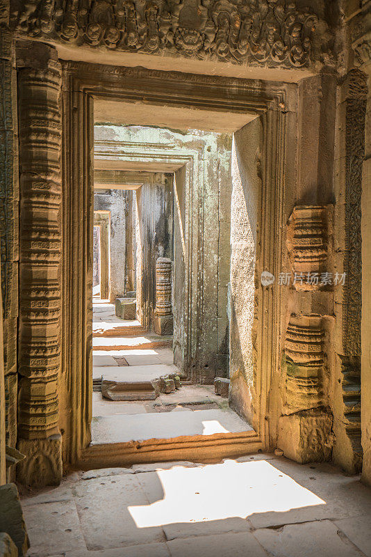 亚洲柬埔寨暹粒吴哥窟的寺庙走廊