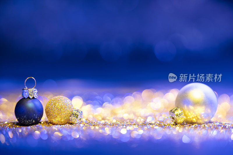 圣诞装饰品和彩灯――金色和蓝色