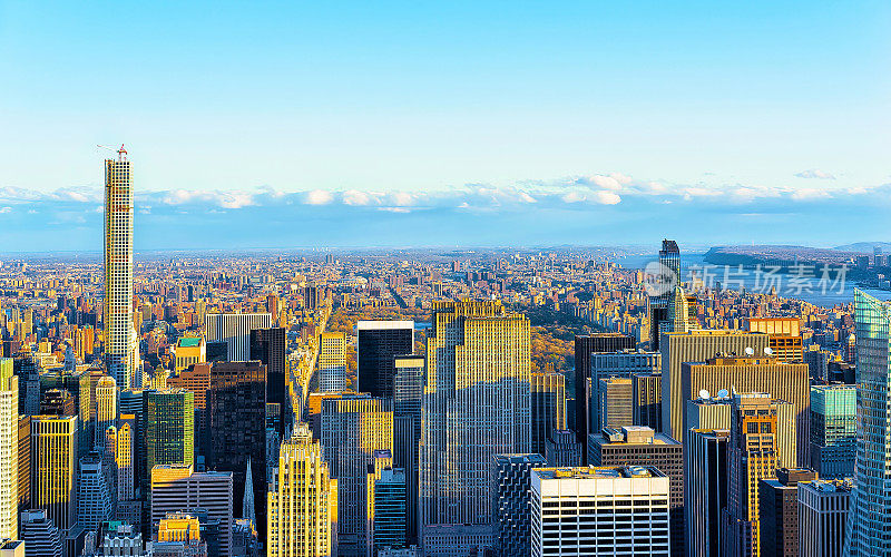 鸟瞰曼哈顿中城纽约反射