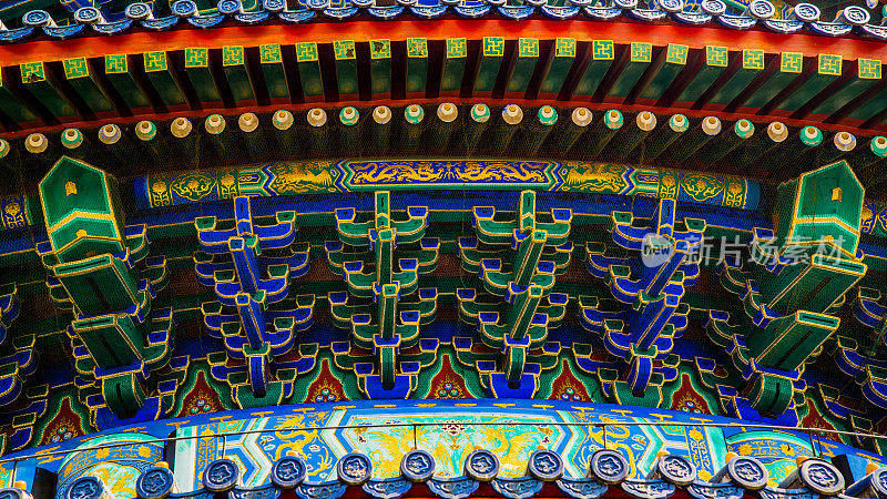 北京天坛的屋顶榫卯锁结构和万字装饰