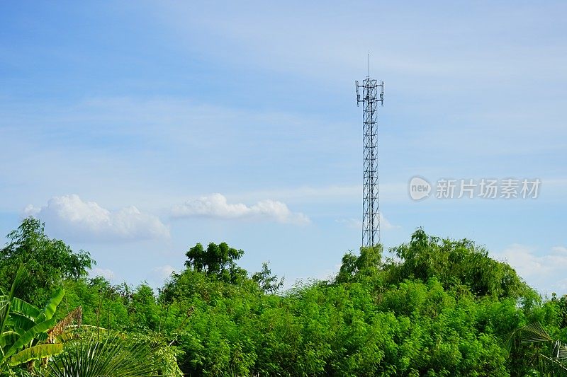 乡村场景手机基站数字中继器和5G。