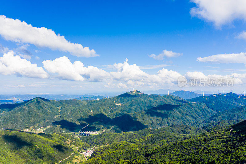 风力发电大面积分布在山区