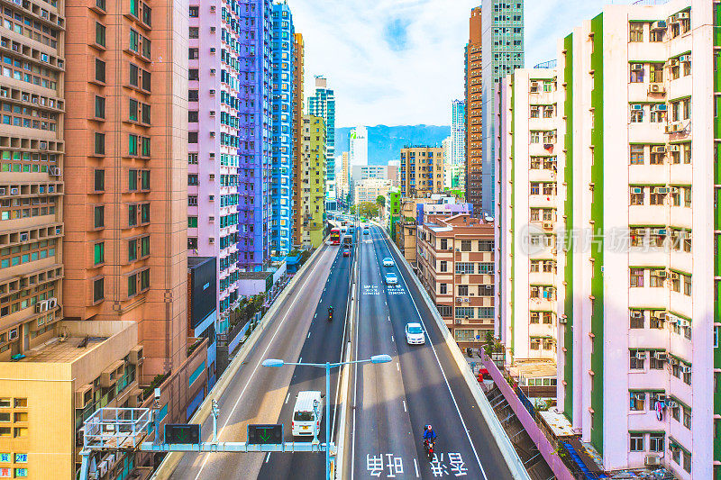 俯瞰香港风景优美的城市道路交通建筑。