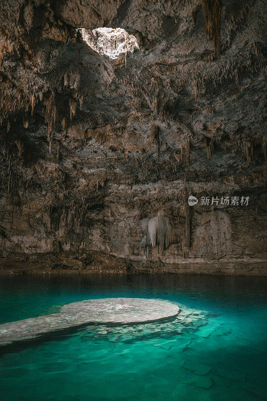 墨西哥尤卡坦的天然井风景