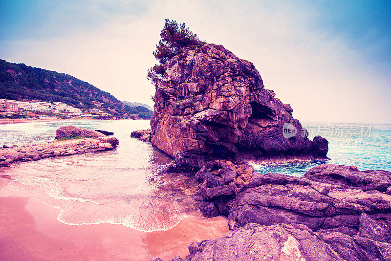 希腊科孚岛爱奥尼亚海的佩雷卡斯海滩上，美丽而神奇的悬崖峭壁。神奇的地方。受欢迎的旅游atraction。戏剧性的一幕。