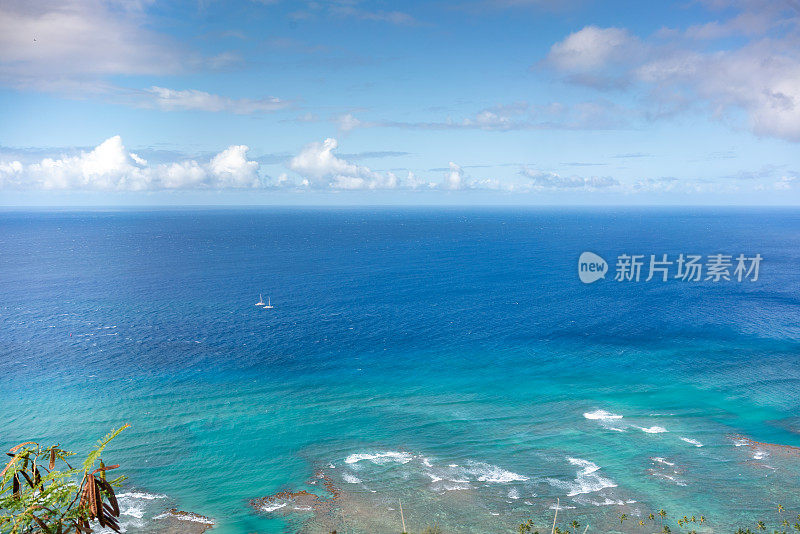 海水晶莹剔透