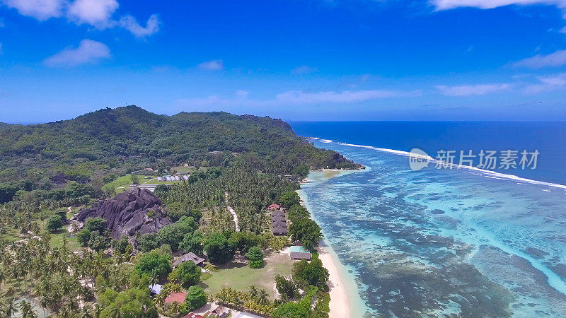 塞舌尔拉迪格岛美丽海岸的鸟瞰图