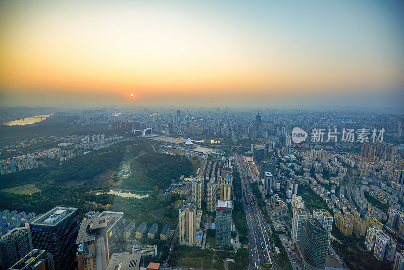 中国广西南宁傍晚日落的城市景观