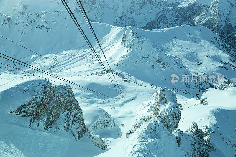 通过Pordoi。产自意大利多洛米蒂法萨山谷的萨斯波多伊山