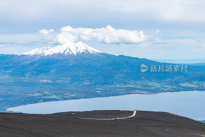 奥索尔诺火山在智利湖区-瓦拉斯港，智利