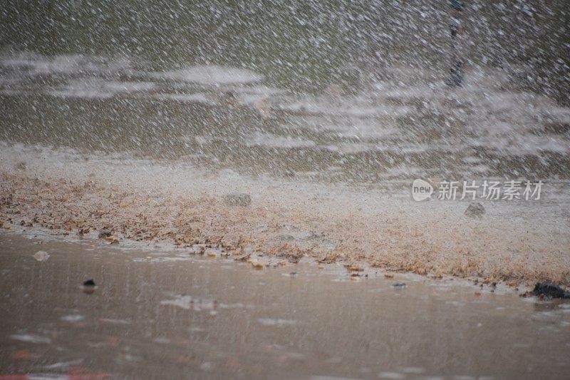 雨和泥