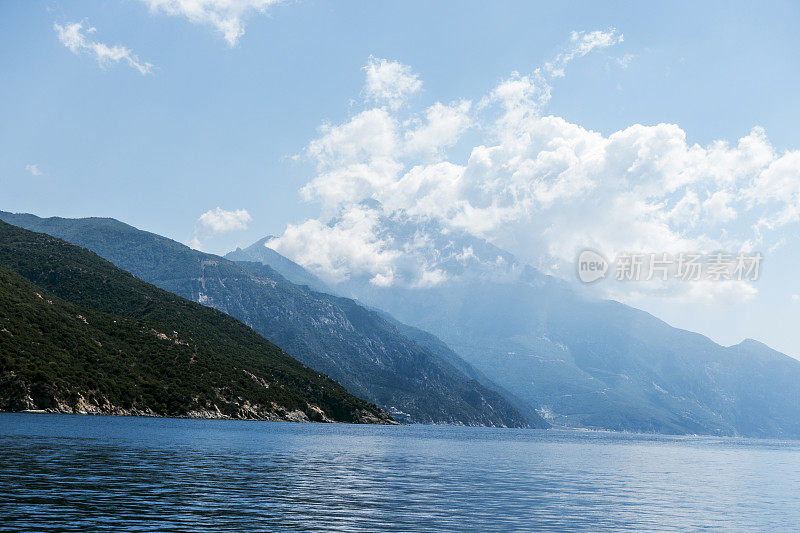 来自大海的阿陀斯山