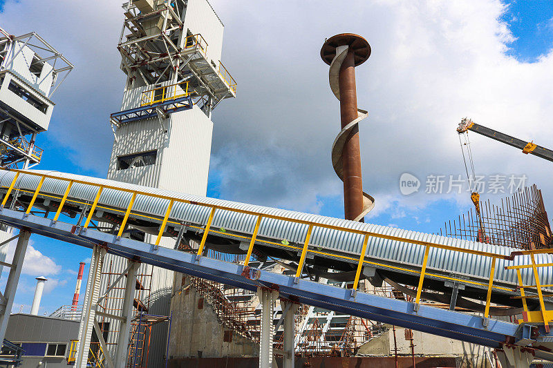 金属铁结构，工业生产用输送带，管道，栏杆和管道，用于石油炼化工厂的生产
