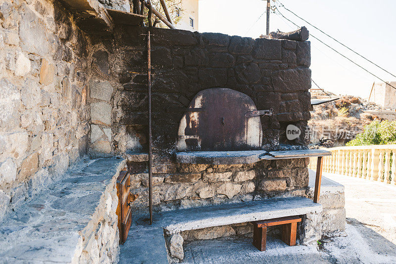 希腊卡尔帕索斯奥林波斯山的传统烤箱