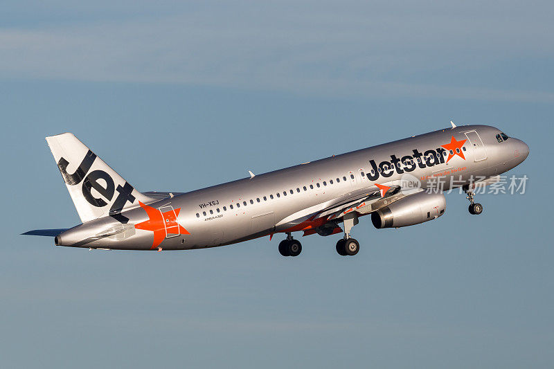捷星航空空客A320客机从悉尼机场起飞。
