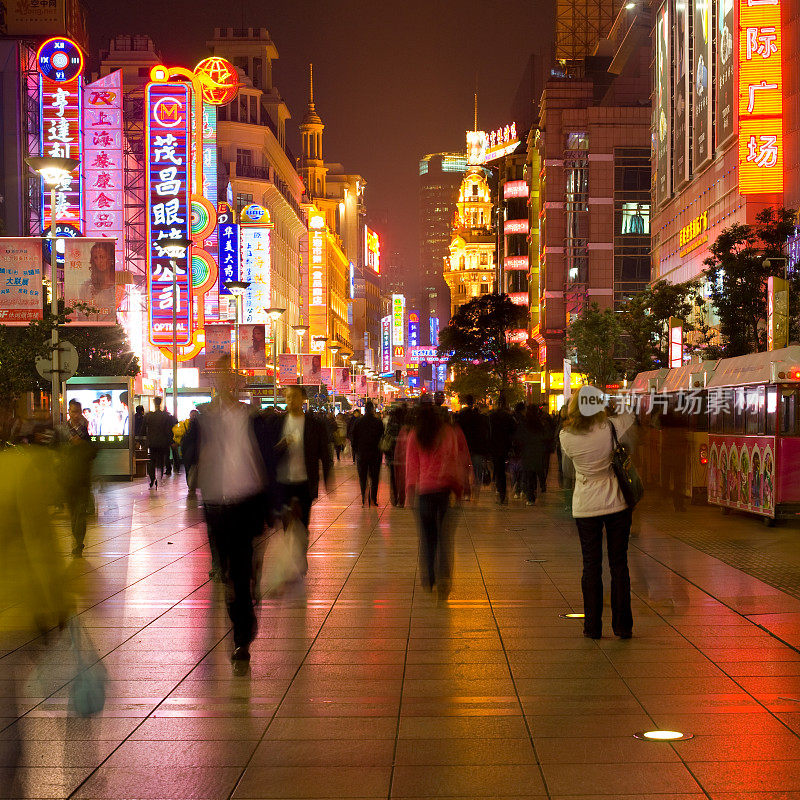 上海南京路的霓虹招牌。