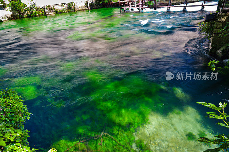 跳进Fountain-de-Vaucluse