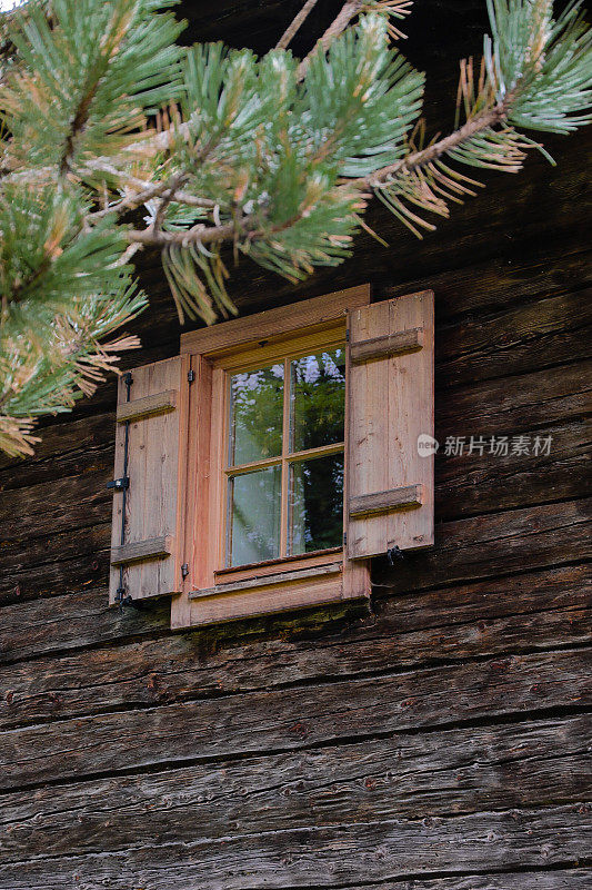 奥地利山小屋小屋窗户