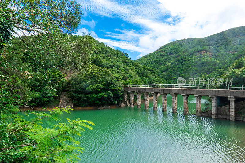 大潭水塘主坝，位于港岛东部的大潭郊野公园。