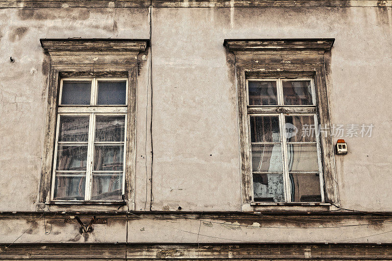 两个老窗户