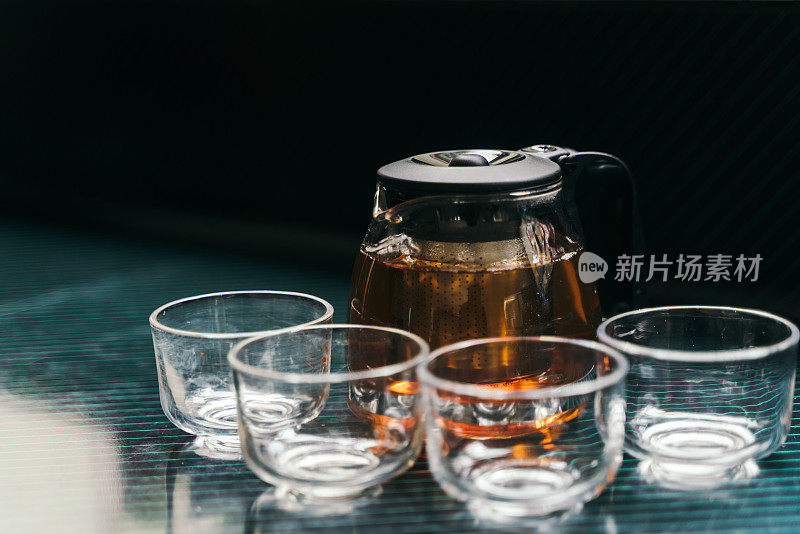 玻璃开花茶茶壶和绿茶杯