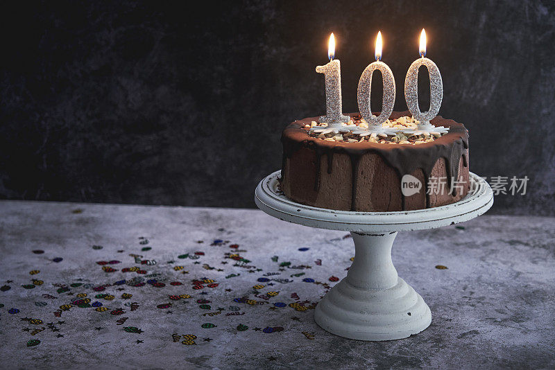 巧克力百岁生日蛋糕