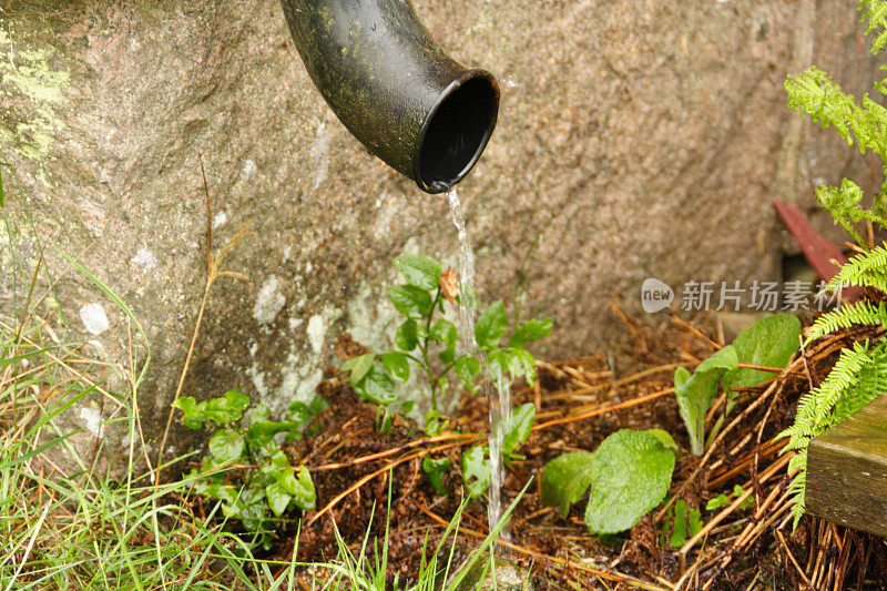 雨天的排水管