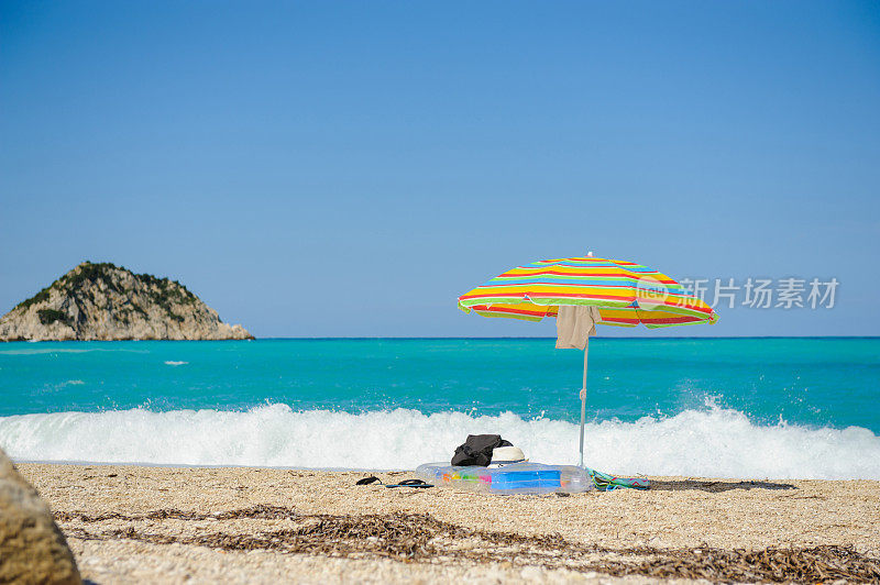 凯法洛尼亚Petani海滩的雨伞