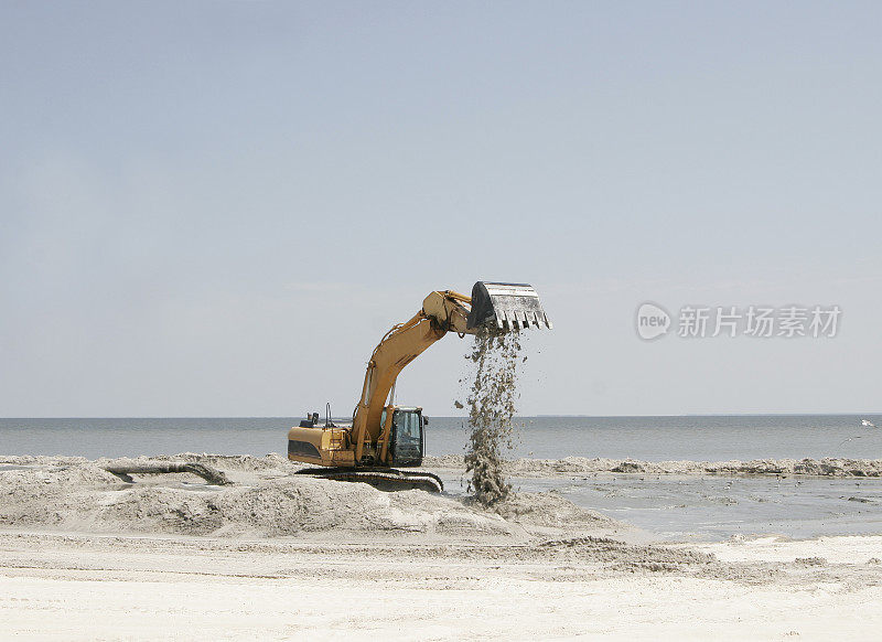 卡特里娜飓风后，推土机重建桑迪海滩