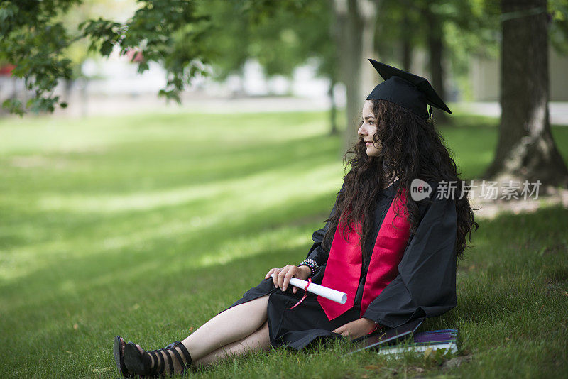 女大学毕业生