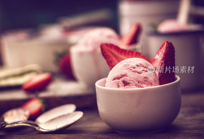 美味的自制草莓冰淇淋