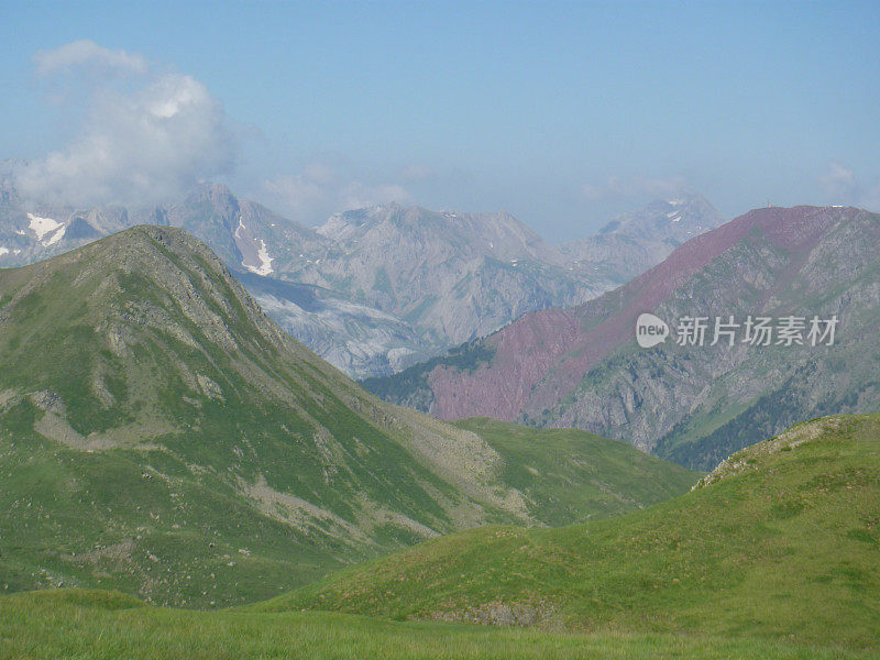 法国和西班牙交界处的山脉