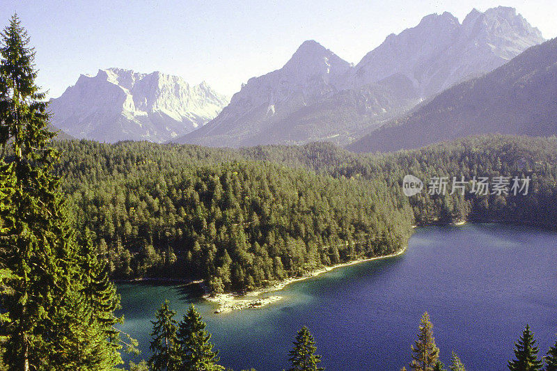 奥地利巴伐利亚阿尔卑斯山脉的山地湖泊和森林