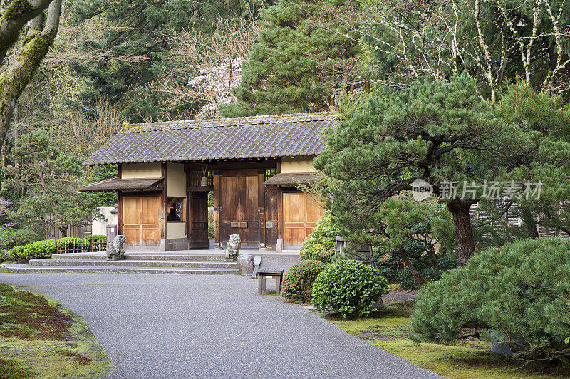 在俄勒冈州波特兰日本花园入口建筑石雕守护狮子