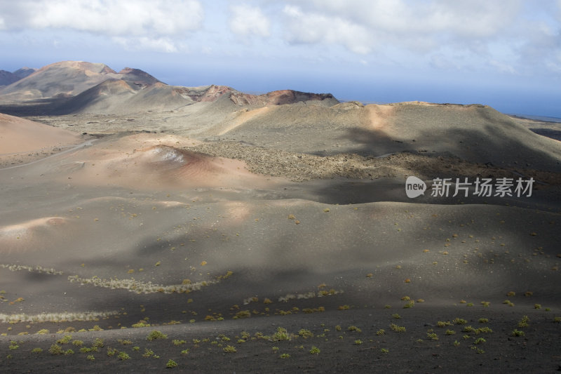 堆积如山的火