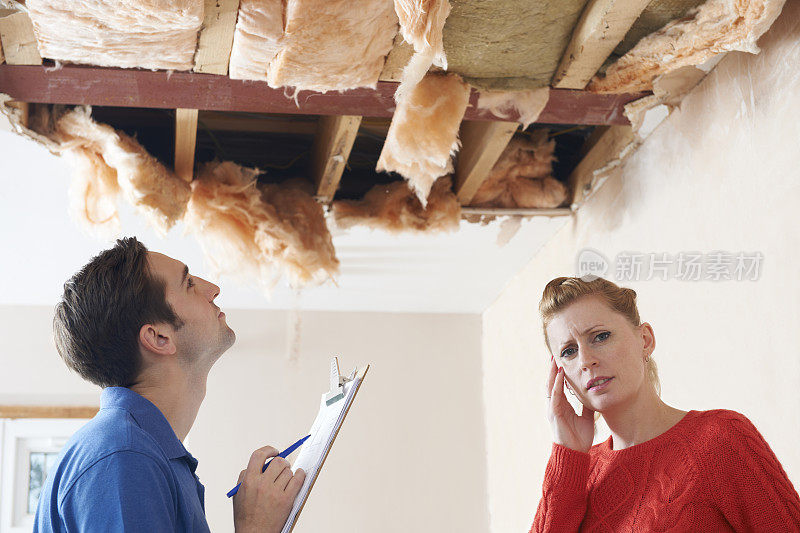 客户在得到估价时担心天花板的维修