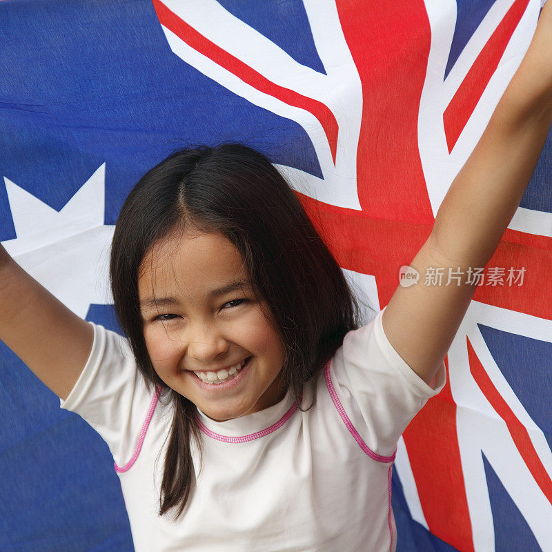 孩子举着澳大利亚国旗庆祝澳大利亚日