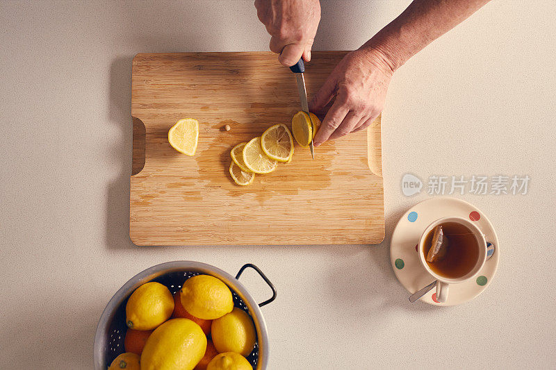 保持冷静，喝柠檬茶