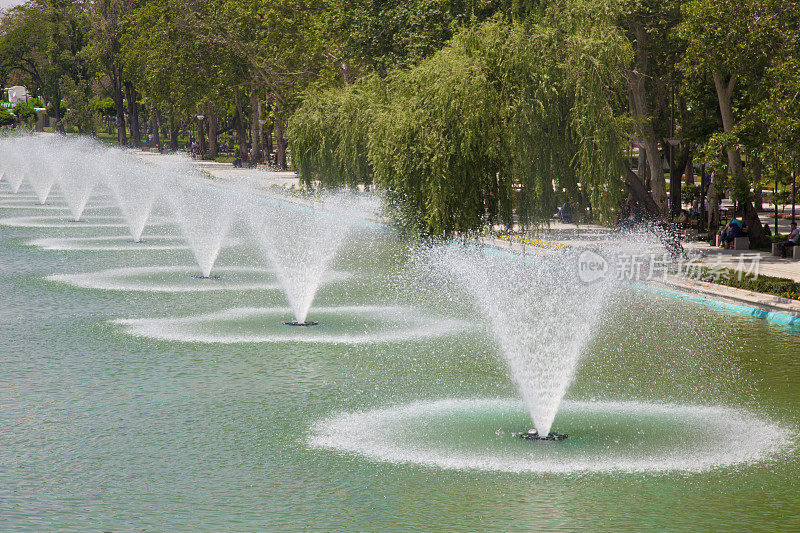 土耳其公园的装饰洒水喷头