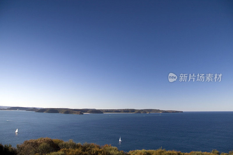 晴朗的日子海岸线