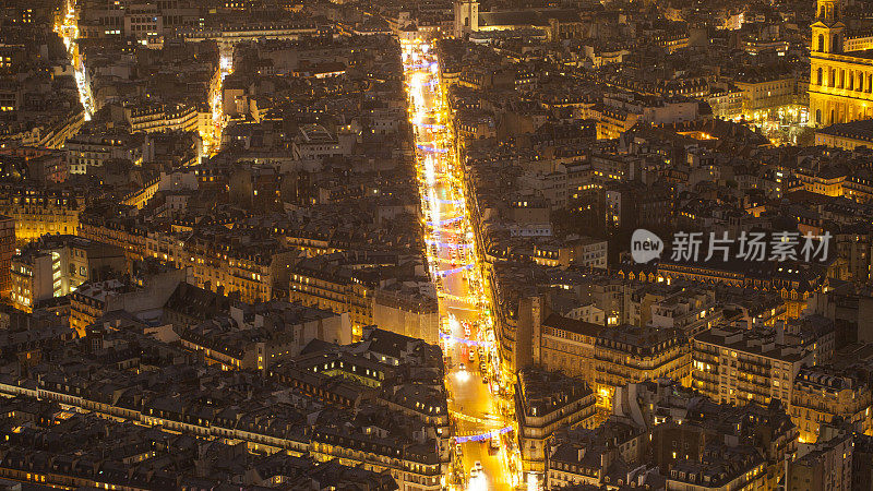 航拍的城市街道夜景，巴黎，法国