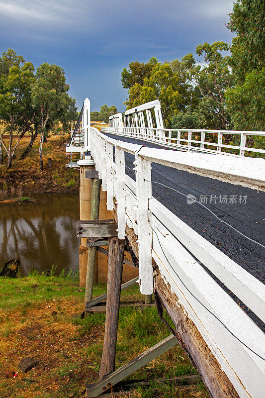 澳大利亚杜博附近麦夸里河上的罗森维尔大桥