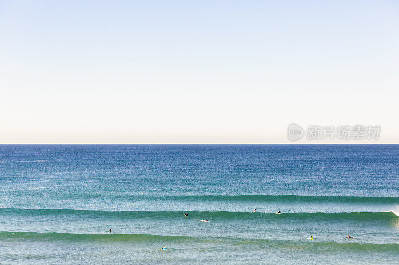 海洋和冲浪者，克罗努拉澳大利亚，背景与复制空间