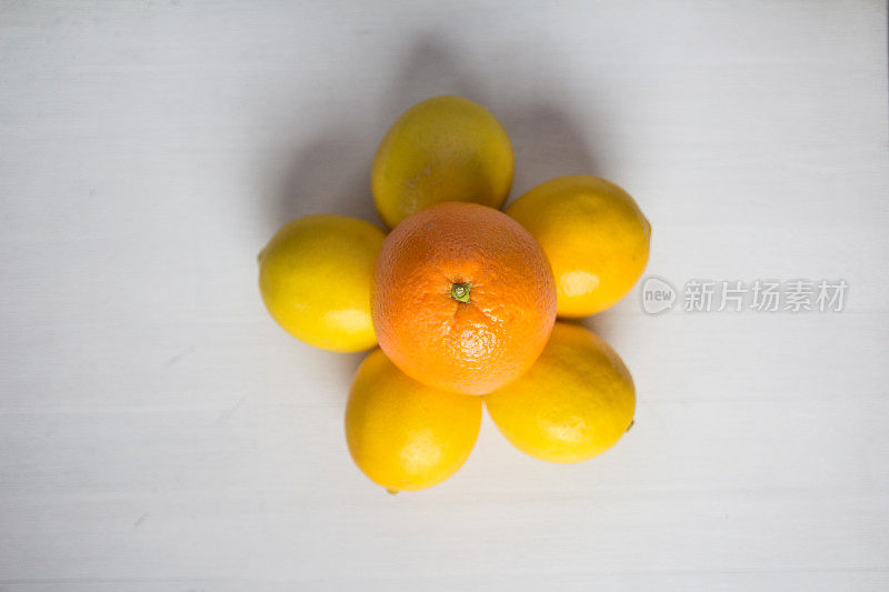 像花一样的柠檬和橘子